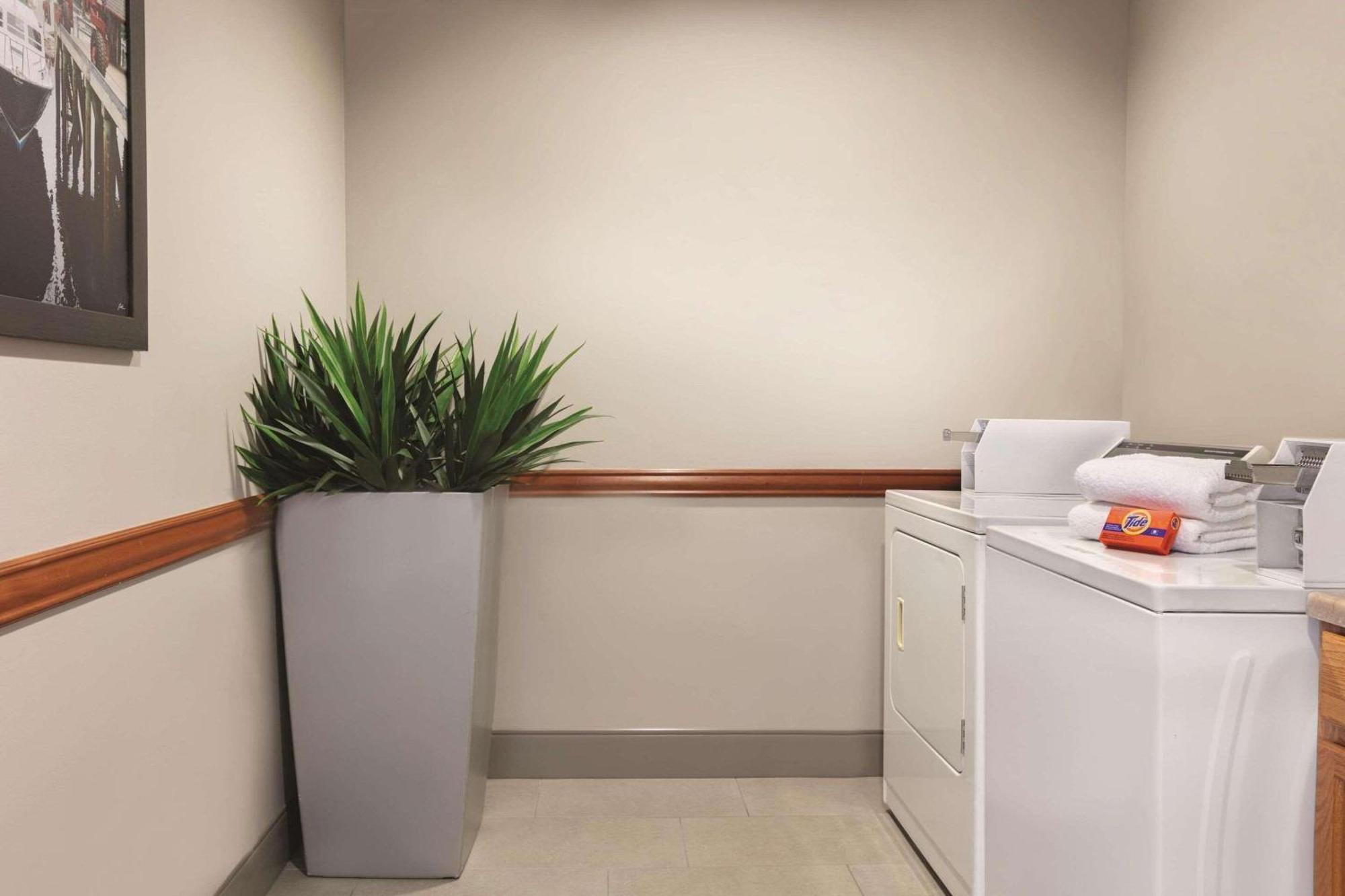 Country Inn & Suites By Radisson, Port Clinton, Oh Buitenkant foto