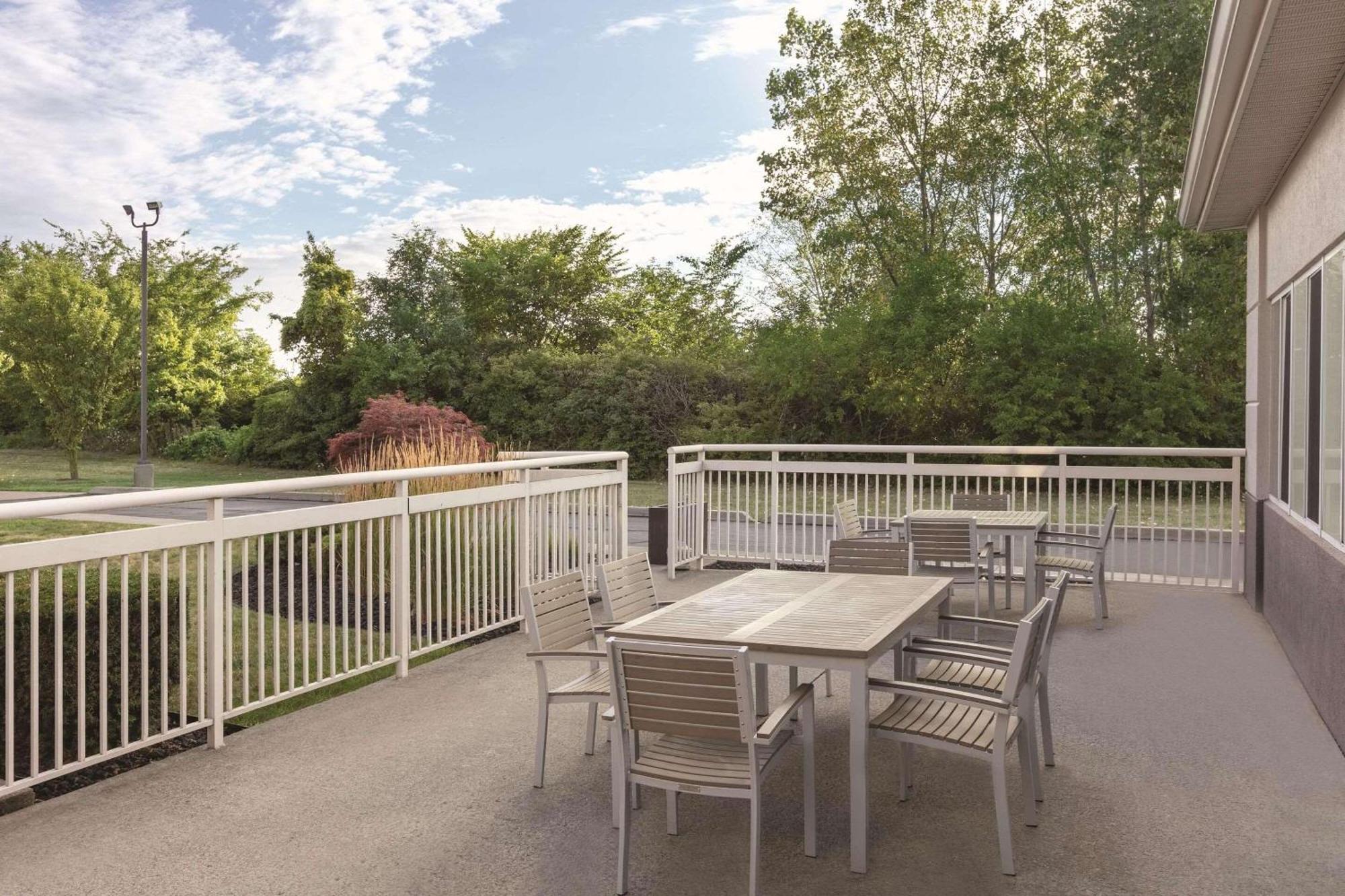 Country Inn & Suites By Radisson, Port Clinton, Oh Buitenkant foto