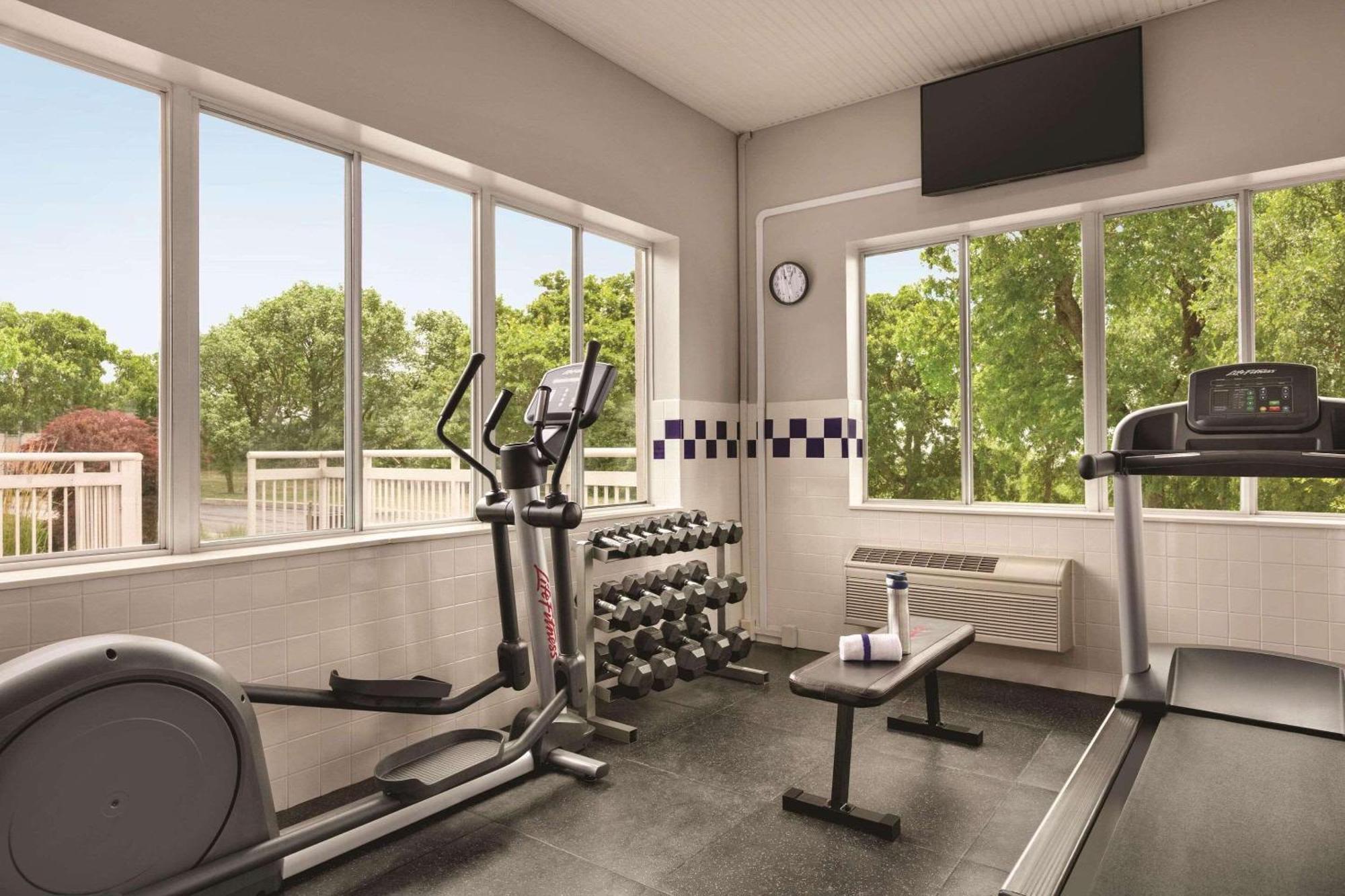 Country Inn & Suites By Radisson, Port Clinton, Oh Buitenkant foto
