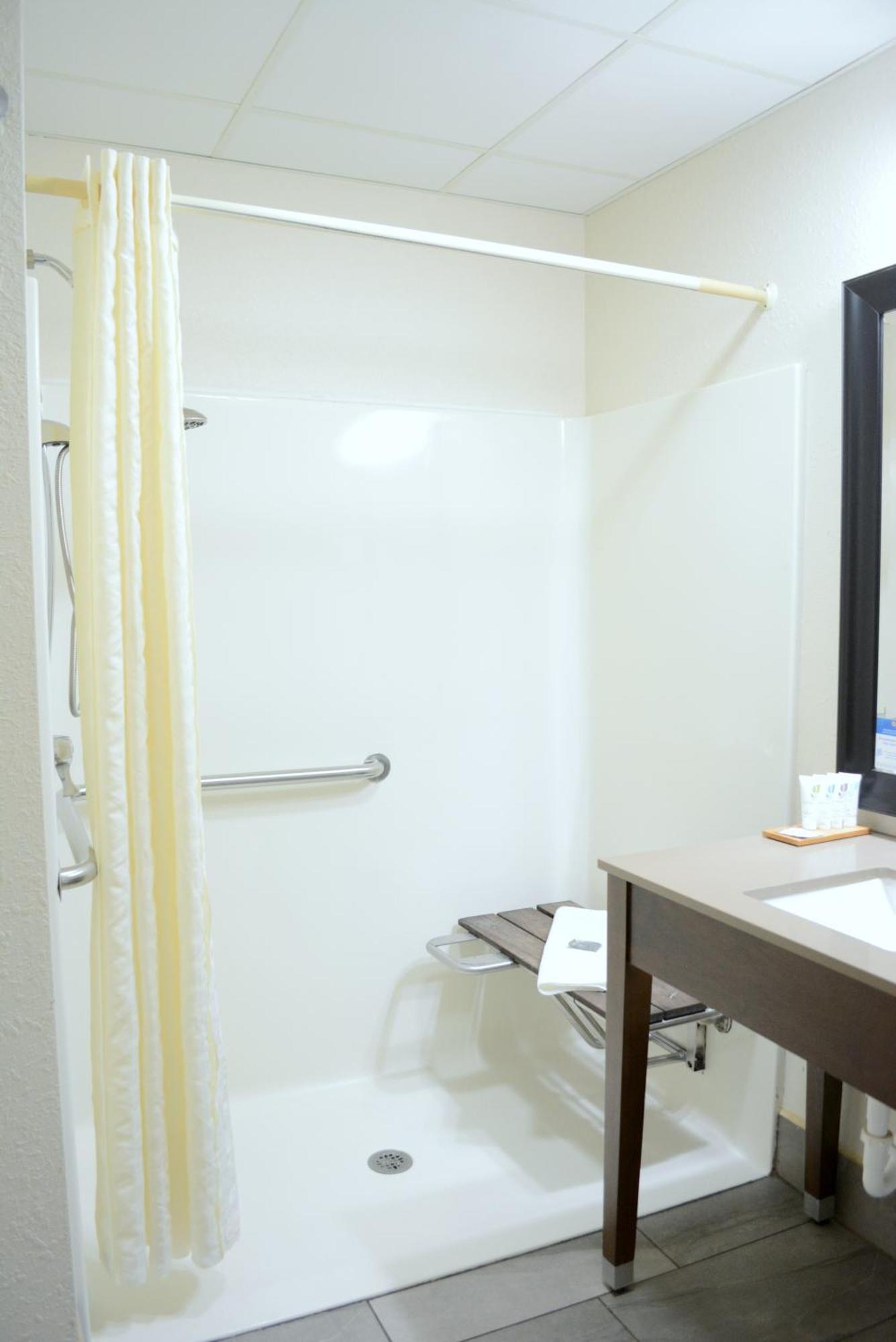Country Inn & Suites By Radisson, Port Clinton, Oh Buitenkant foto